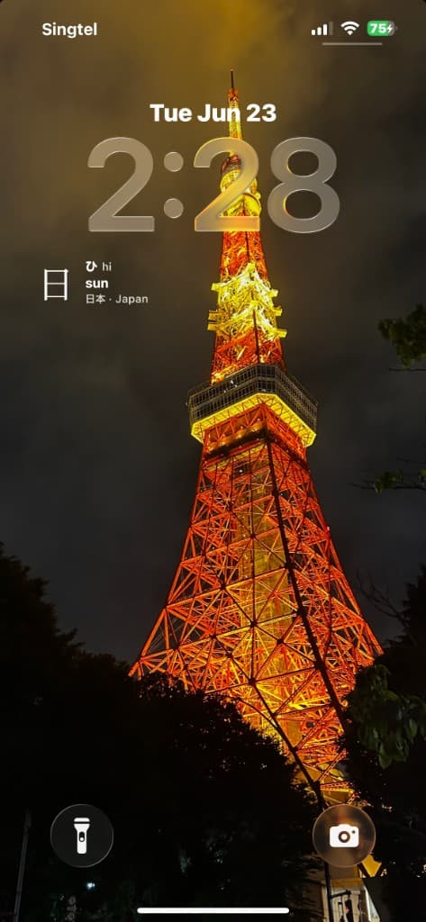 iPhone Lock Screen with a Moji kanji widget